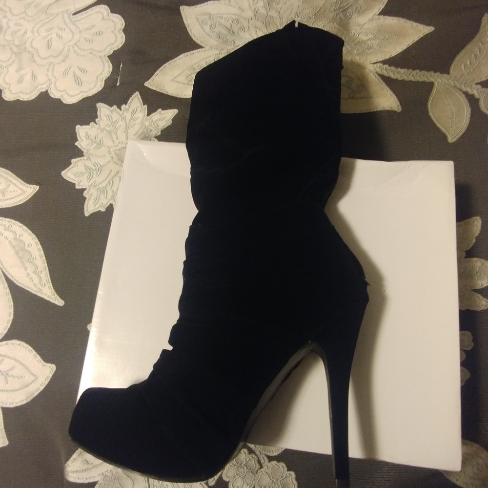 Black boots brand new never used